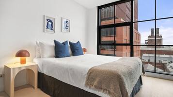 Desk, iron/ironing board, WiFi, bed sheets