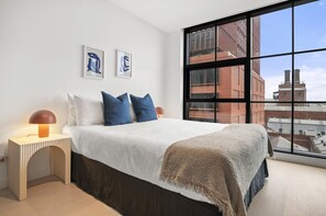 Skrivebord, strykejern/-brett, wi-fi og sengetøy