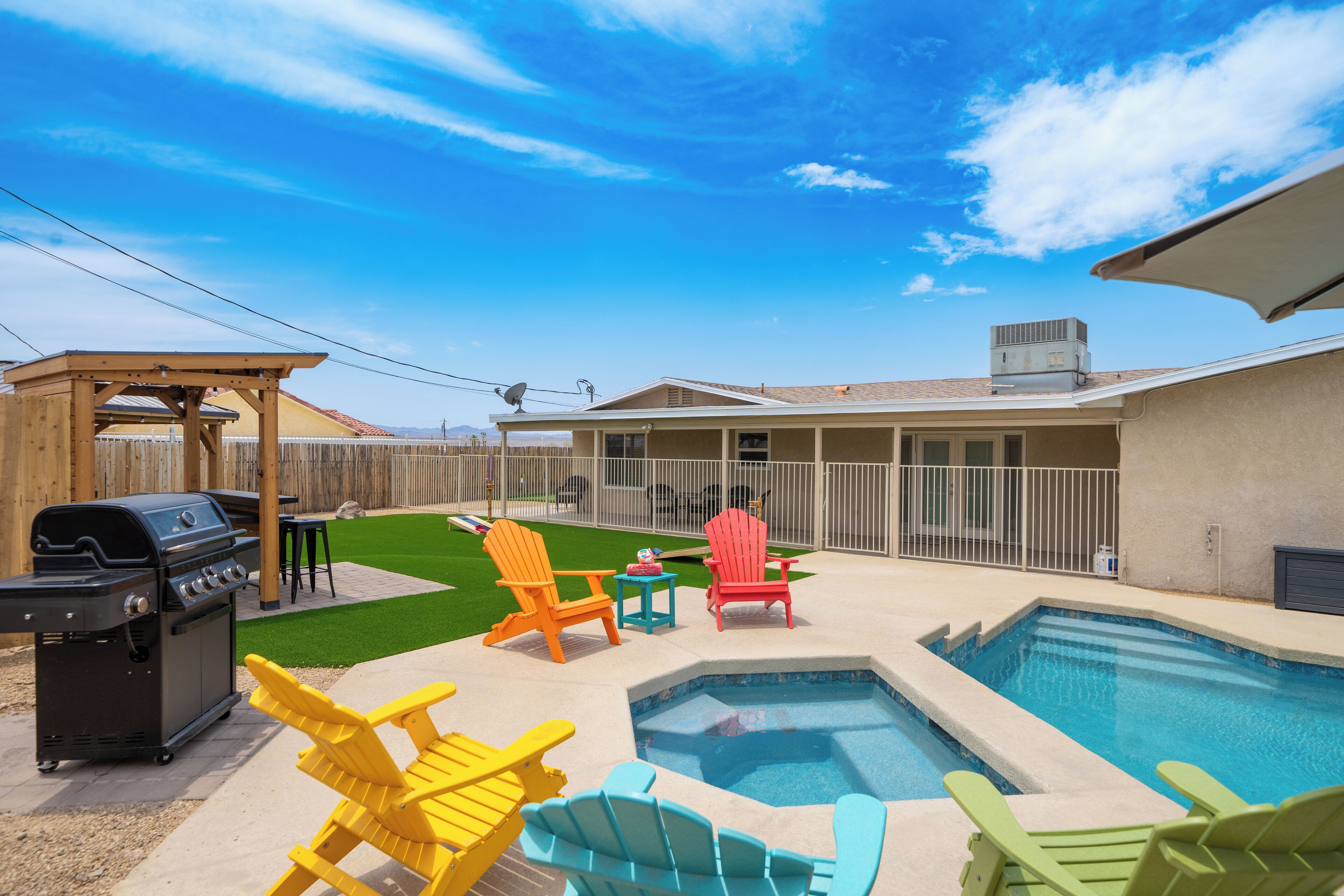 Double G's Tropical Paradise is centrally located with top-notch amenities. 
