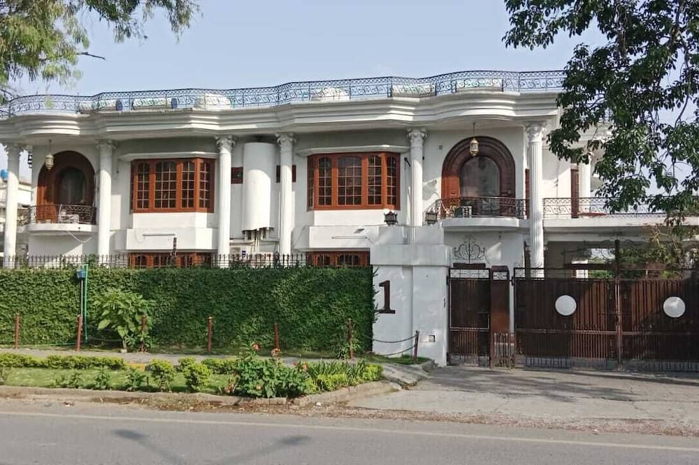 City Home Guest House F7