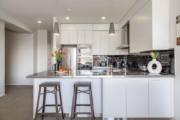 Deluxe Apartment, Park View | Private kitchen