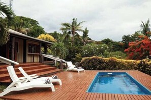 2 outdoor pools, free cabanas, pool umbrellas