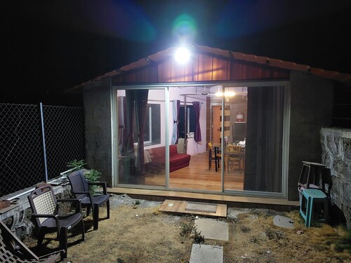 Peaceful 1-bedroom family-friendly Pet-friendly farmhouse in Dodhani, New Panvel