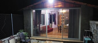 Peaceful 1-bedroom family-friendly Pet-friendly farmhouse in Dodhani, New Panvel