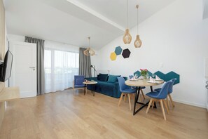 Apartment, 1 Bedroom, Balcony | Dining room