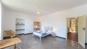Appartamento familiare, camere multiple (Salvia House In Mulinetti) | 2 camere, ferro/asse da stiro, Wi-Fi (a pagamento), lenzuola