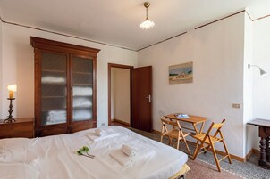 Apartamento família, vários quartos (Basilico House In Mulinetti) | 2 quartos, ferros/tábuas de passar roupa, Wi-Fi (sobretaxa)