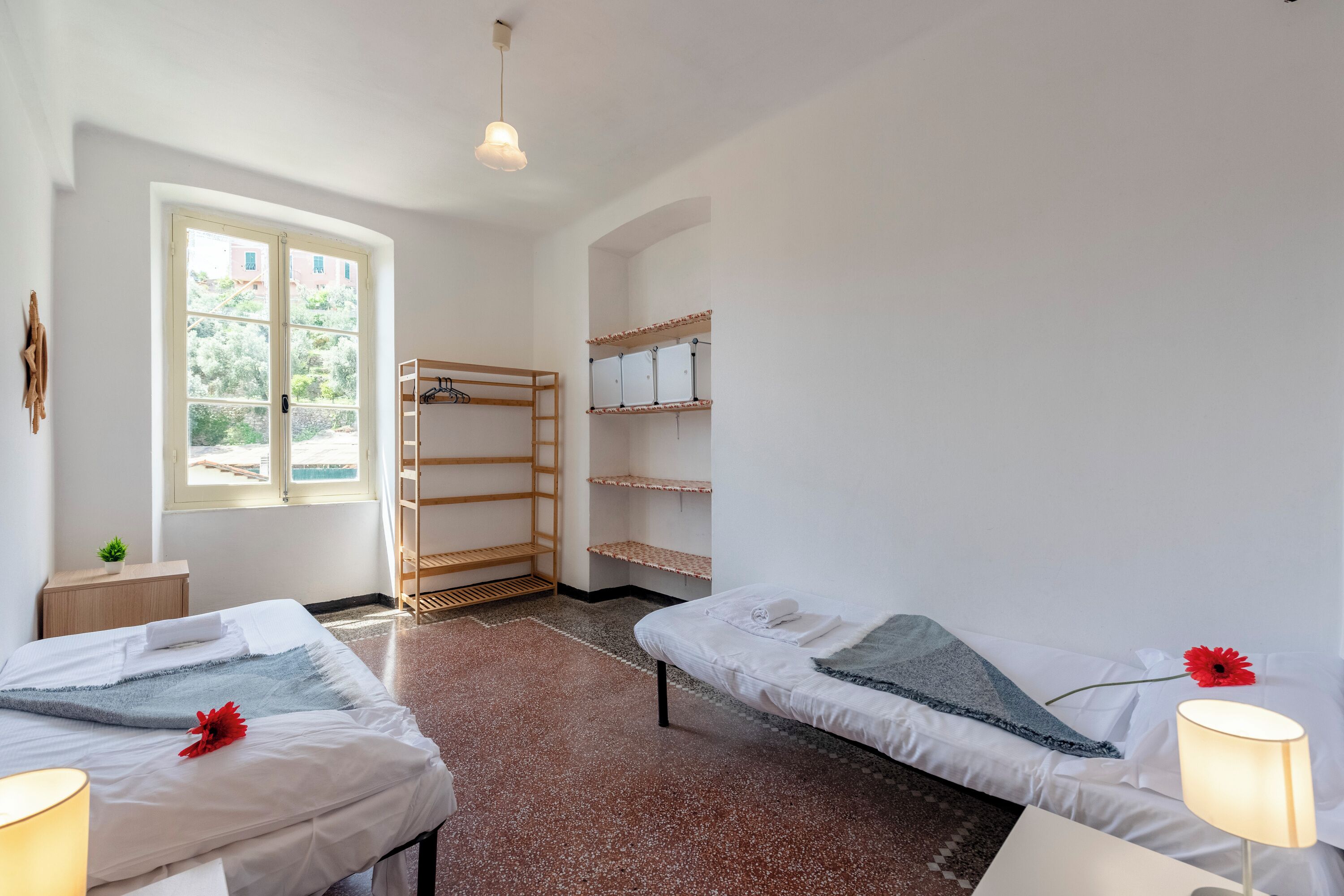 2 عدّة غرف نوم ومكواة/لوح كي وواي فاي وملاءات أسرّة