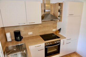 Réfrigérateur, four, plaque de cuisson, lave-vaisselle