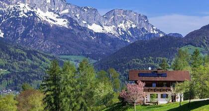 Hochkalter vacation apartment, for 4 people, 65 m², with 2 separate bedrooms and balcony