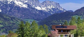 Hochkalter vacation apartment, for 4 people, 65 m², with 2 separate bedrooms and balcony