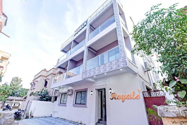 Front of property - Hotel Royals (Ranchi)