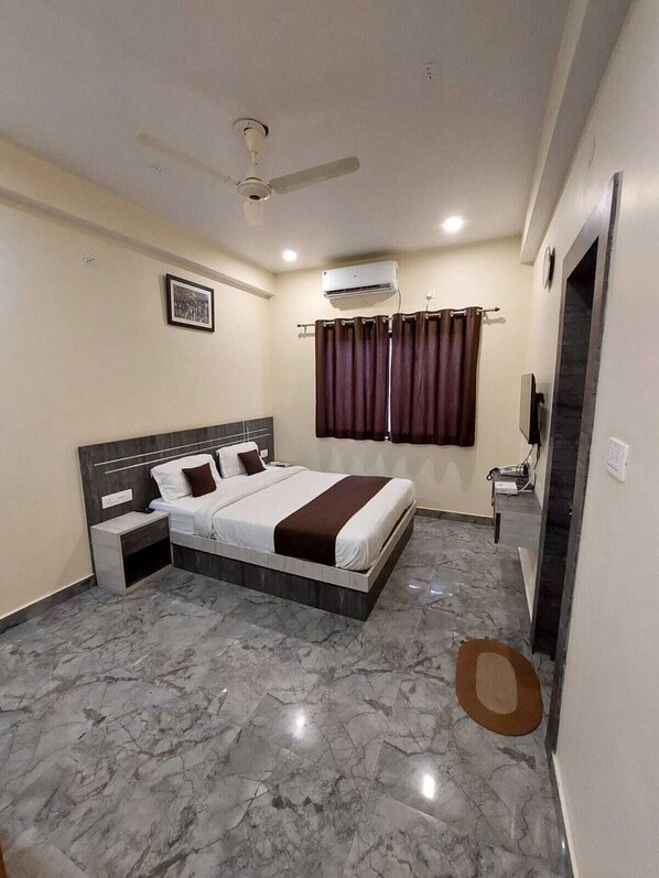 Free WiFi, bed sheets - Hotel Royals (Ranchi)