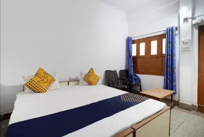 Deluxe Double Room | 1 bedroom, hypo-allergenic bedding, free WiFi, bed sheets