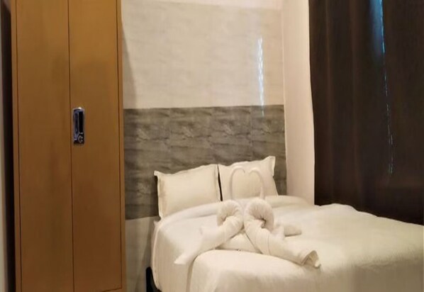 Deluxe Double Room | 1 bedroom, hypo-allergenic bedding, free WiFi, bed sheets
