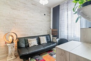 Interior - GuestHost - Modern and equipped 30sqm apartment, located 2min far from Piazza Mazzini. The location is between the Central Station and the wonderful historical center and it is ideally placed to move comfortably in the city. In less than 15min on foot yo (Padova)