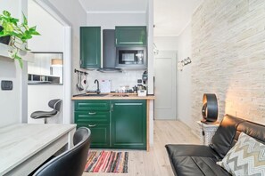 Interior - Modern and equipped 30sqm apartment, located 2min far from Piazza Mazzini. The location is between the Central Station and the wonderful historical center and it is ideally placed to move comfortably in the city. In less than 15min on foot you can reach (Padova)