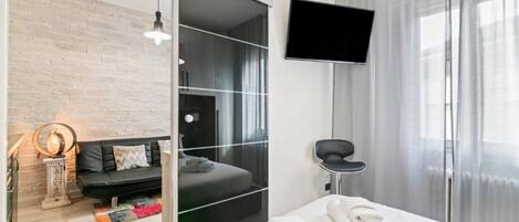 1 habitación, tabla de planchar con plancha y wifi