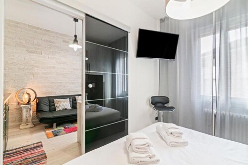 GuestHost - Modern and equipped 30sqm apartment, located 2min far from Piazza Mazzini. The location is between the Central Station and the wonderful historical center and it is ideally placed to move comfortably in the city. In less than 15min on foot yo
