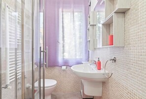 Douche, sèche-cheveux