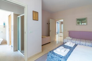 2 bedrooms, bed sheets