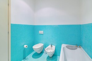 Bruser, hårtørrer, bidet