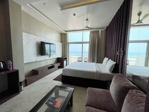 Egyptian cotton sheets, premium bedding, memory-foam beds, in-room safe - TBS Sea View - Full AC- Pool & Breakfast (Puri)