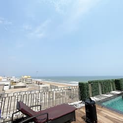 Vista para praia/oceano