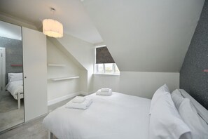 4 bedrooms, iron/ironing board, free WiFi, bed sheets