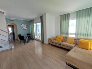 Living area - Penthouse in Puerto Marina (Benalmadena)