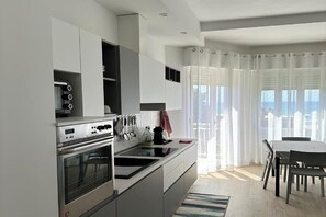 Kühlschrank, Ofen, Herdplatte, Geschirrspüler