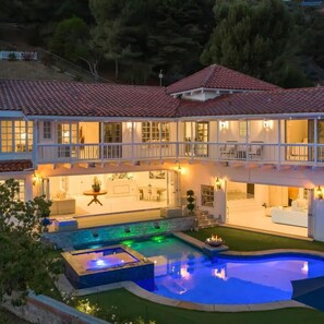 5 bedrooms - 1423 Floresta Place (Pacific Palisades)