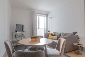 TV - One-bedroom apartment with a sofa bed (Porto)