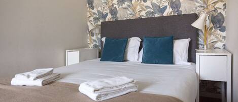 1 habitación, tabla de planchar con plancha, wifi y ropa de cama