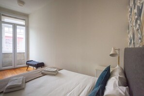 1 habitación, tabla de planchar con plancha, wifi y ropa de cama 