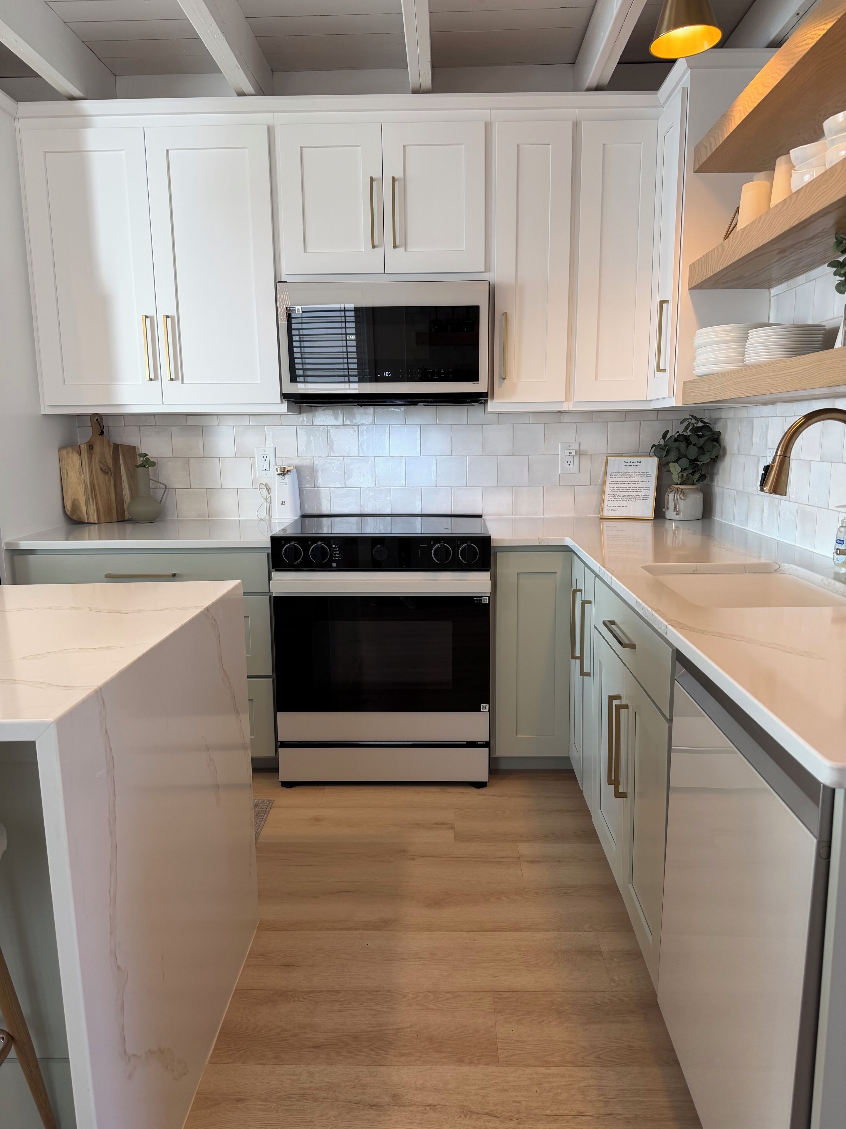 冰箱、微波炉、烤箱、炉灶