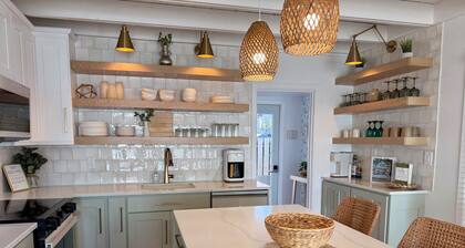 The Lakeview w/ the BEST location & views! Newly remodeled Lakefront home! đŽ