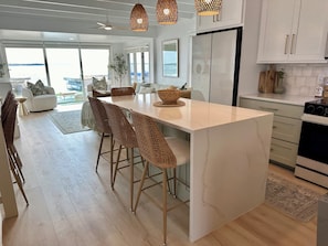 Fridge, microwave, oven, stovetop - The Lakeview w/ the BEST location & views! Newly remodeled Lakefront home! 🌴 (Clear Lake)
