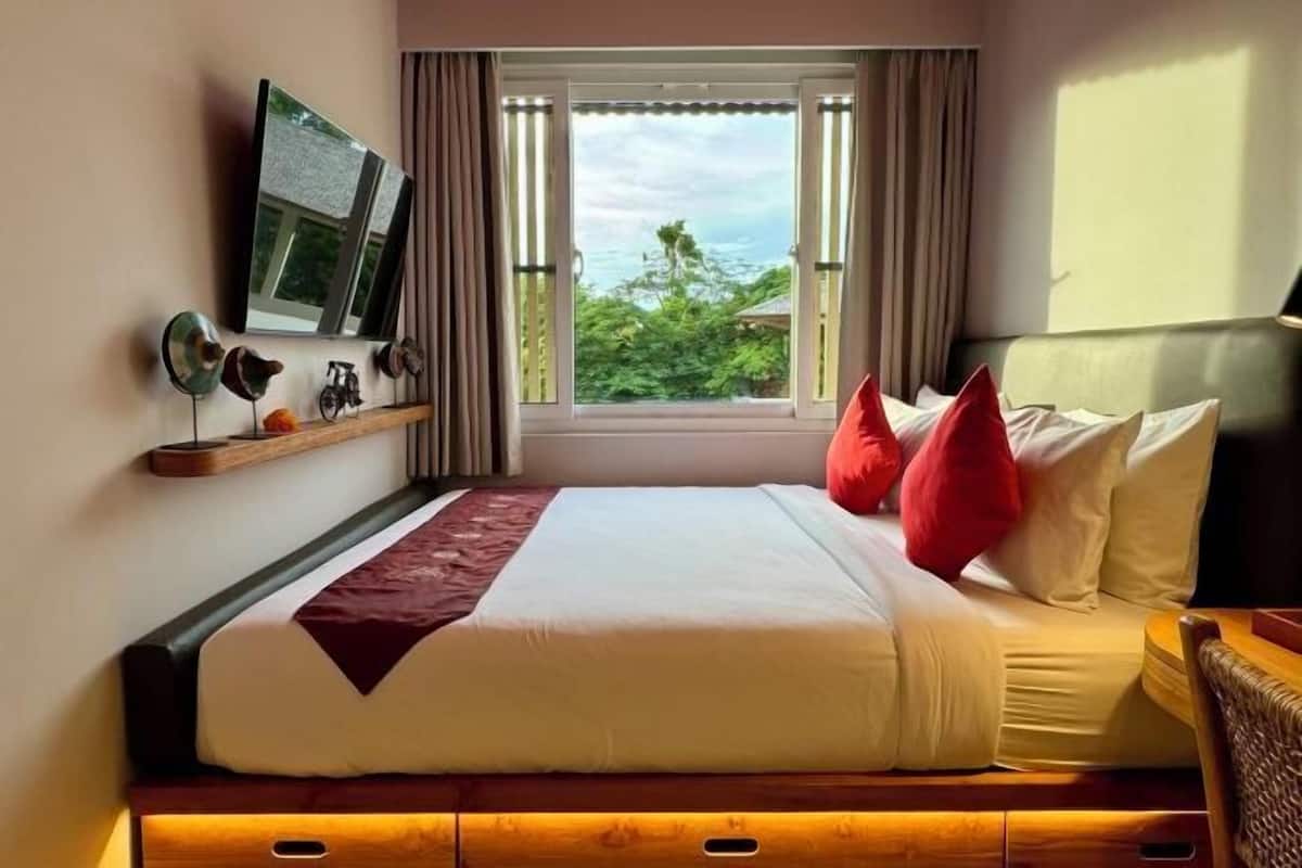 In-room safe, desk, laptop workspace, WiFi (free)