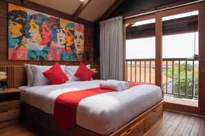 Rom – comfort | Safe på rommet, skrivebord og skrivebord for bærbar PC