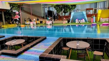 2 indoor pools, outdoor pool
