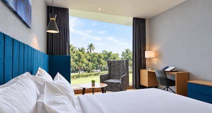 THE DEMOCRACY HOTEL & RESORT
