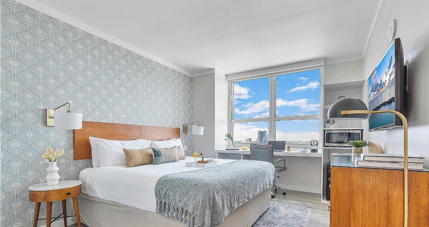 Fer et planche à repasser, lit parapluie, Wi-Fi, draps fournis