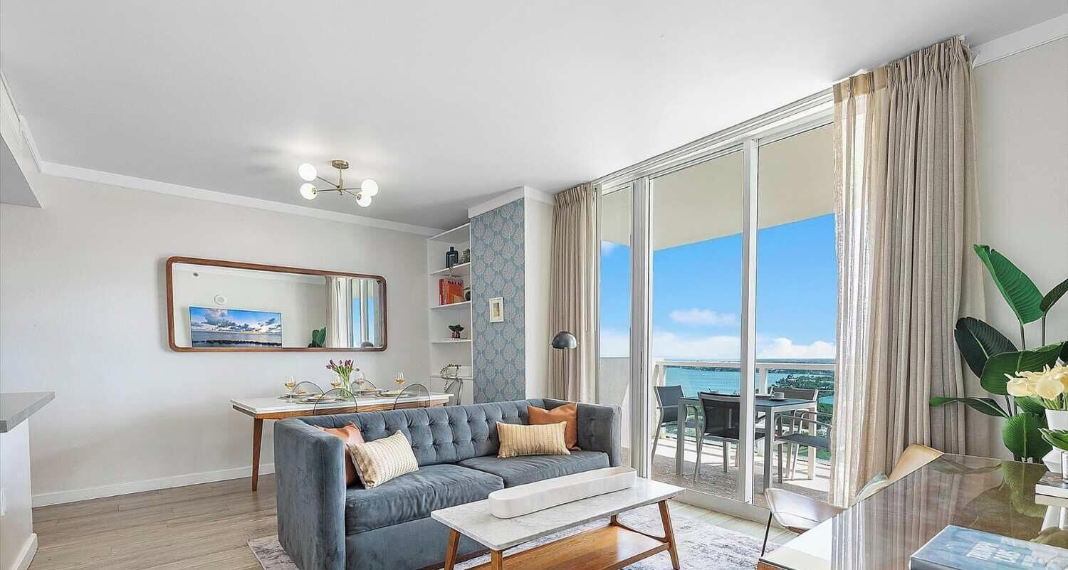 テレビ、書斎 / ワークスペース