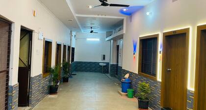 Goroomgo Raghunandan Guest House Ayodhya