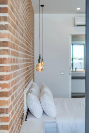 1 habitación, caja de seguridad en la habitación y escritorio 