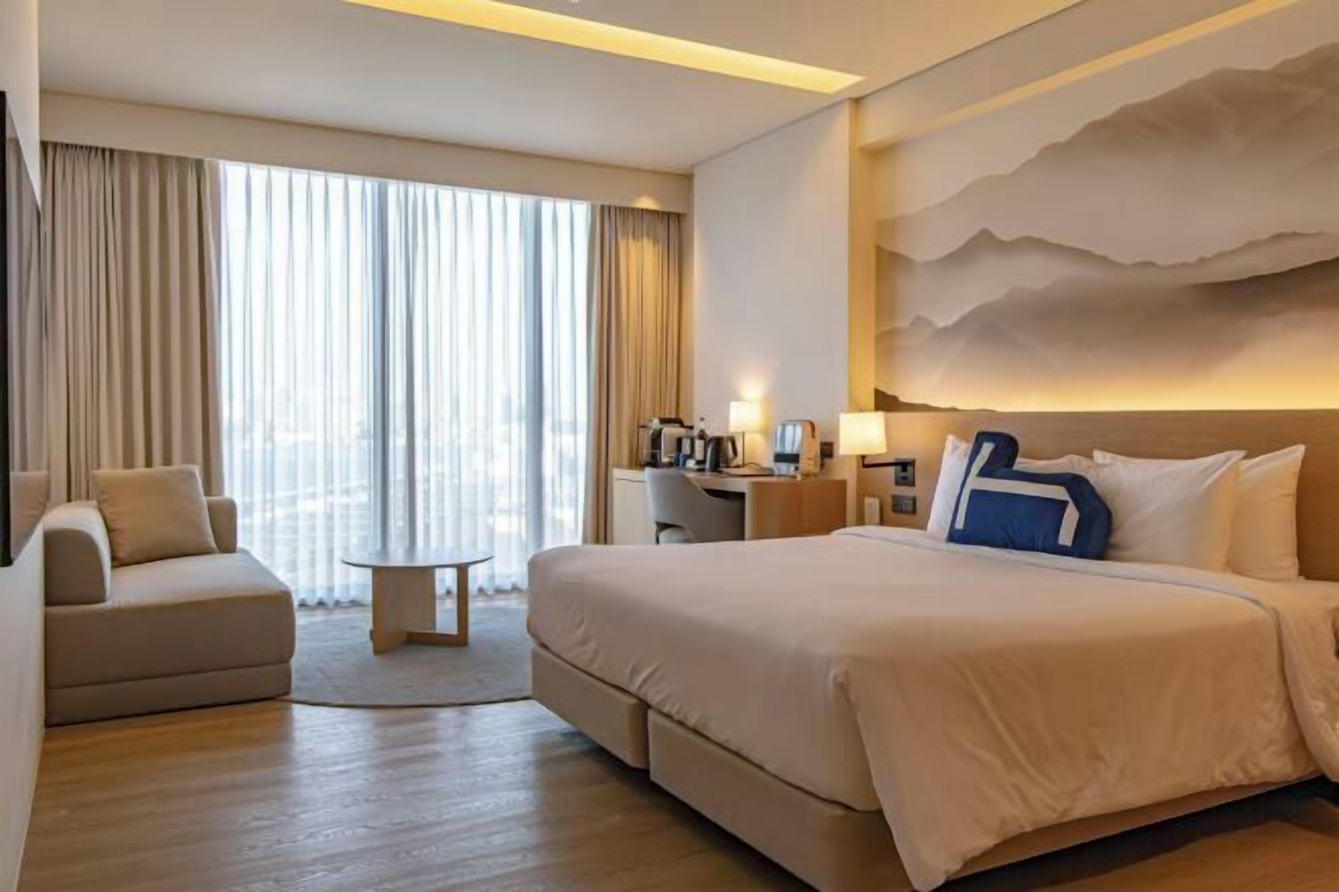 Untuvapeitot, pillowtop-patjalliset sängyt, minibaari