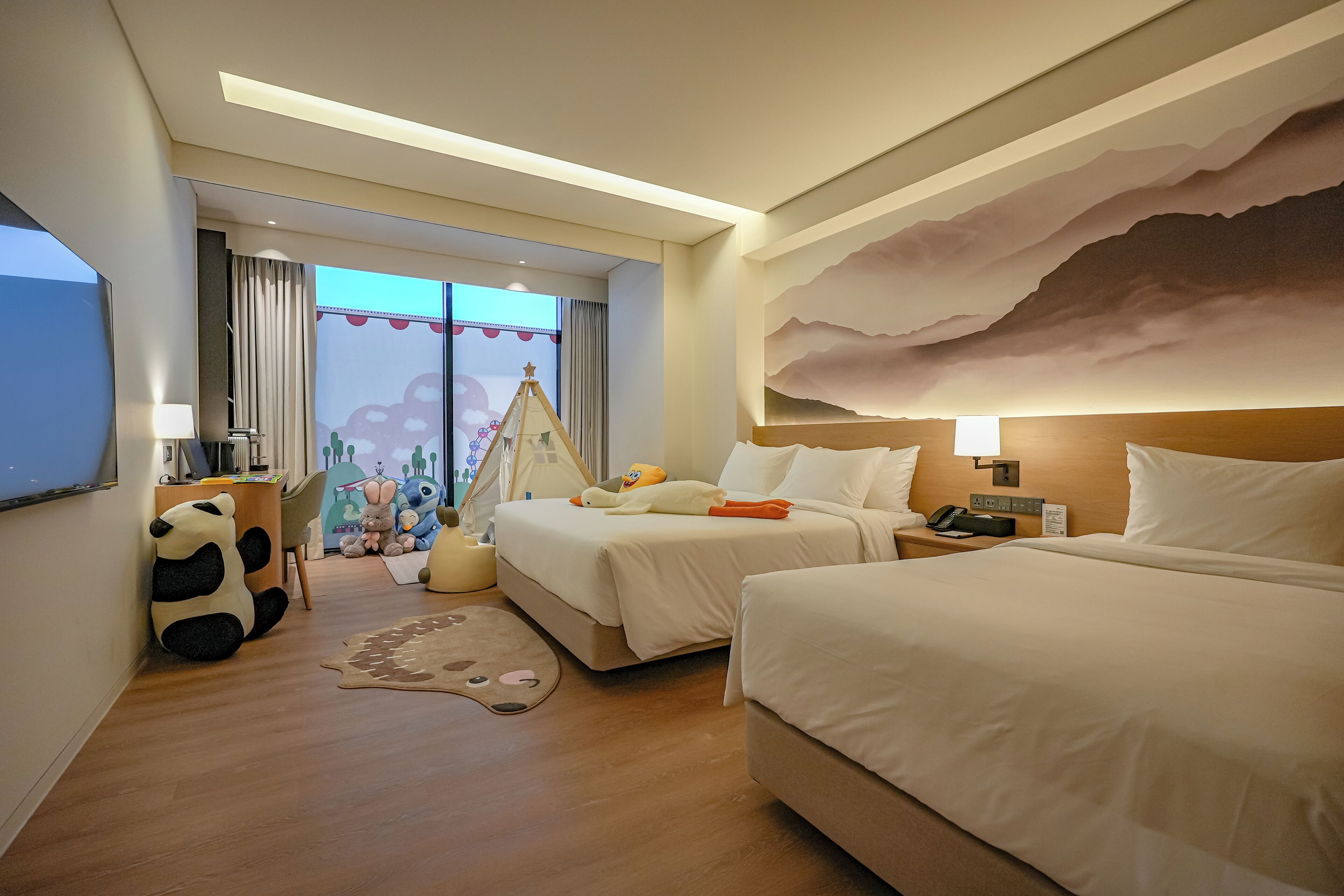 Chăn bông, nệm có lớp đệm bông, minibar, két bảo mật tại phòng 