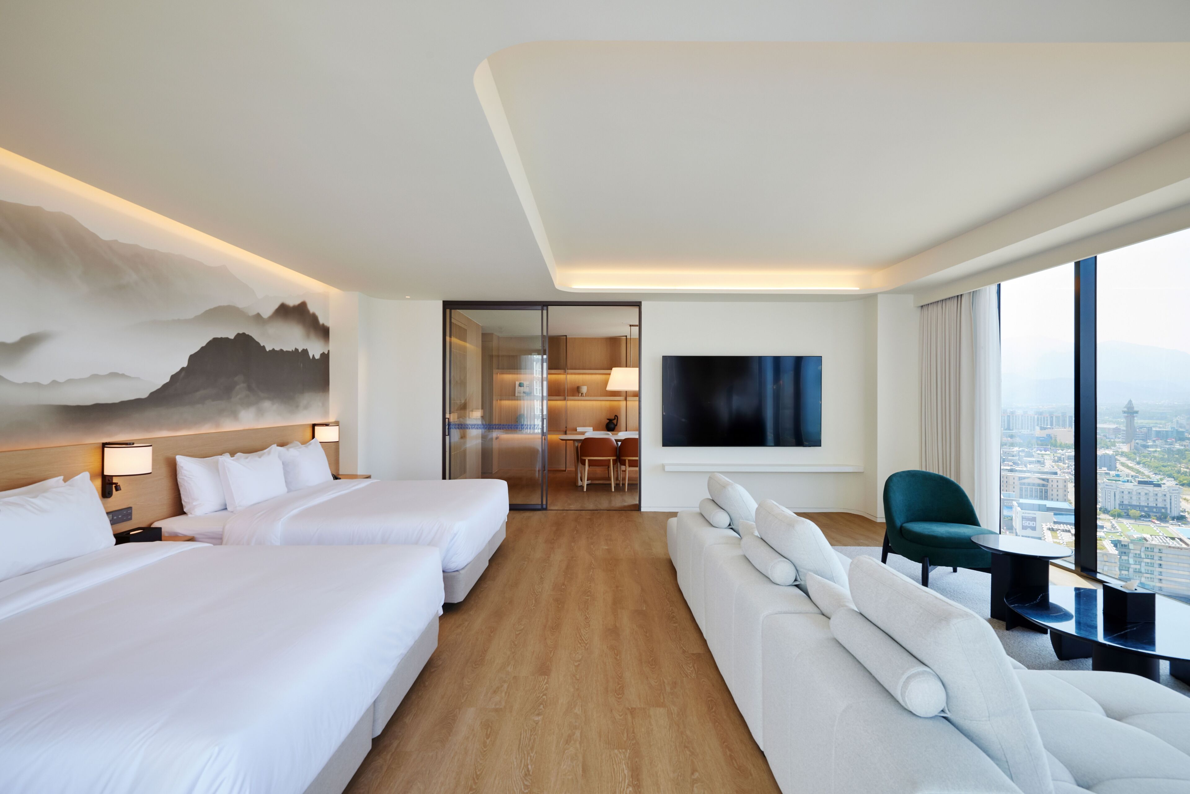 Cubrecamas, colchones con pillow-top y minibar 