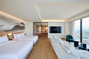 Cubrecamas, colchones con pillow-top y minibar 